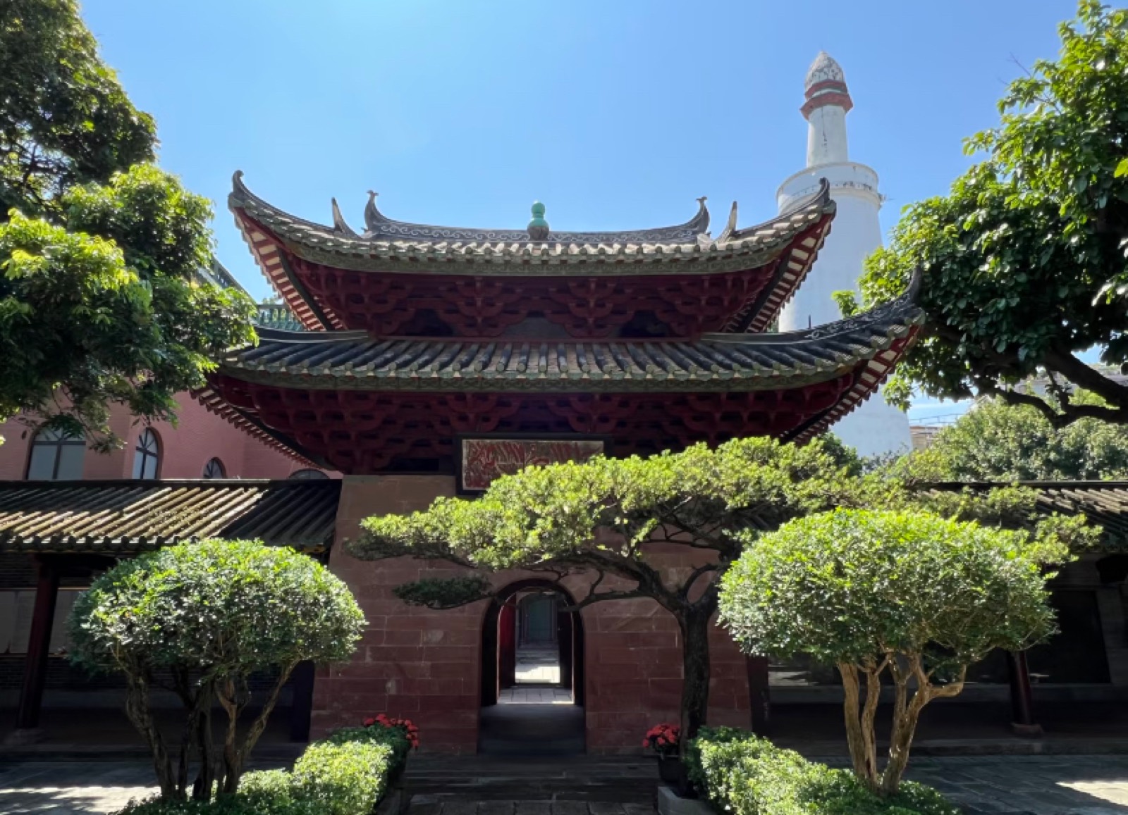 A historic mosque courtyard in Guangzhou