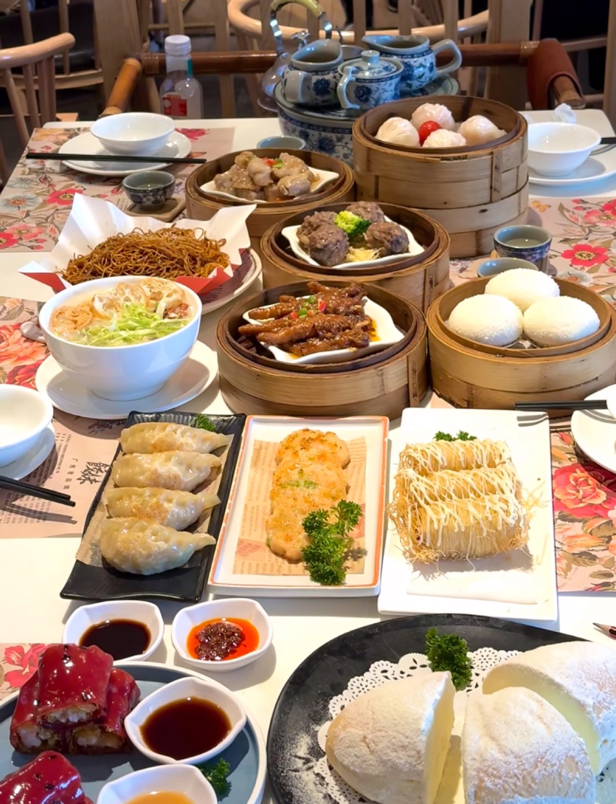A Cantonese lunch spread at a classic Guangzhou restaurant