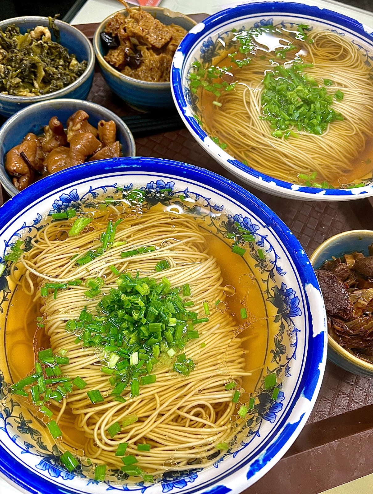 A bowl of Shanghai scallion-oil noodles with braised sides